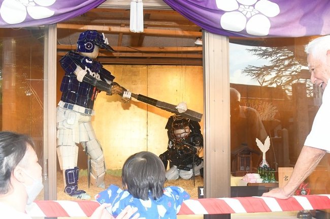 特選に選ばれた一式飾りの「ＩＴ’Ｓ　ＳＨＯ－ＴＩＭＥ」＝出雲市平田町