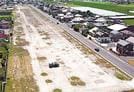 民間事業者が所有する滑走路跡＝出雲市斐川町出西（小型無人機で撮影）