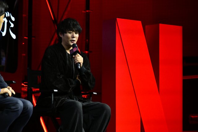 『イクサガミ』完成を報告した藤井道人監督
