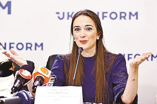 ノーベル平和賞受賞が決まったウクライナの人権団体「市民自由センター」のオレクサンドラ・マトイチュク氏＝８日、キーウ（共同）