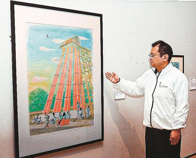 出雲大社の巨大神殿を描いた作品を紹介する中川寧専門学芸員＝出雲市大社町杵築東、島根県立古代出雲歴史博物館