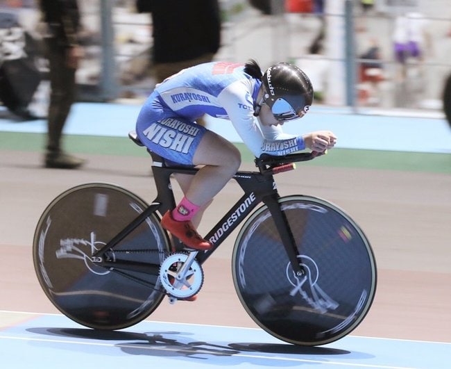 【女子２０００メートル個人追い抜き決勝】２分３２秒３２２をマークして優勝した北中成実（倉吉西）＝北九州メディアドーム