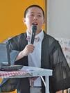 観客を楽しませる沢田煌明君＝島根県飯南町上赤名、上赤名会館 