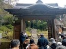 初代直政の墓の前で