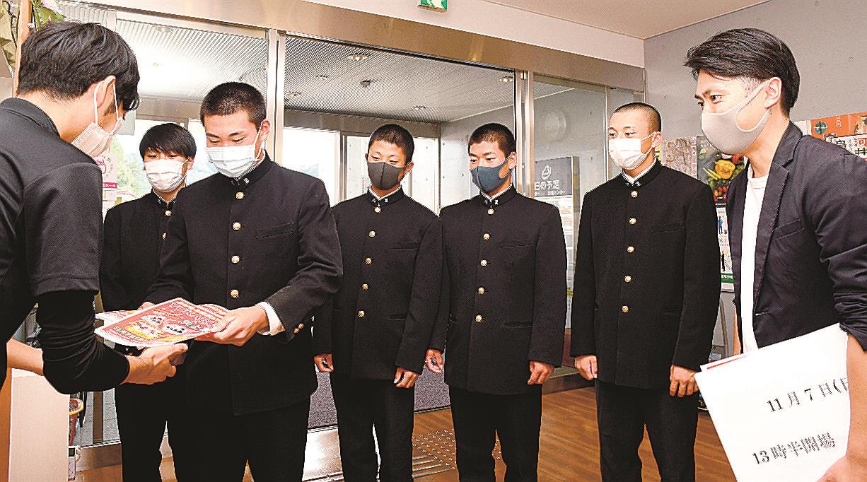 神楽と笑いのコラボ 邑南 高校生がイベント 吉本芸人も登場 山陰中央新報デジタル