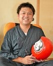 「だるま作りという日本の伝統工芸を守っていきたい」と話す堀江努さん＝松江市東出雲町出雲郷