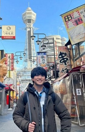 『てくてく絶景』「大阪」編に出演するAぇ! group・正門良規(C)NHK