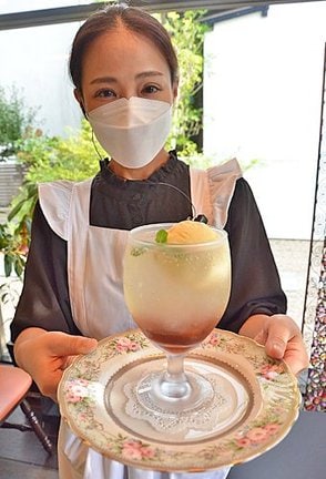 ろんぢんが商品化したクラフトコーラ＝松江市殿町、ろんぢん