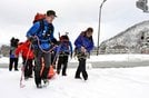 救助に出発する大山琴浦署員＝鳥取県大山町大山
