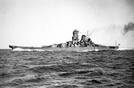 １９４１年、高知県宿毛沖を試運転する戦艦大和（呉市海事歴史科学館提供）