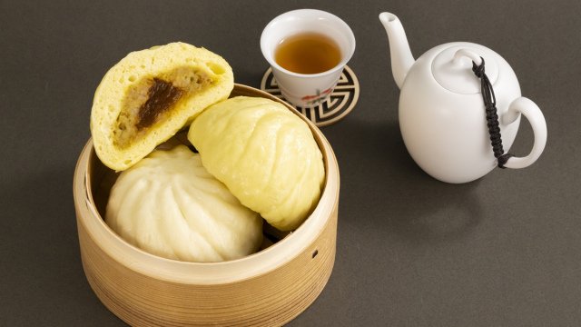 新発売の『極旨黒豚まんカレー』