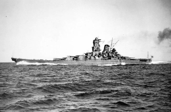 １９４１年、高知県宿毛沖を試運転する戦艦大和（呉市海事歴史科学館提供）