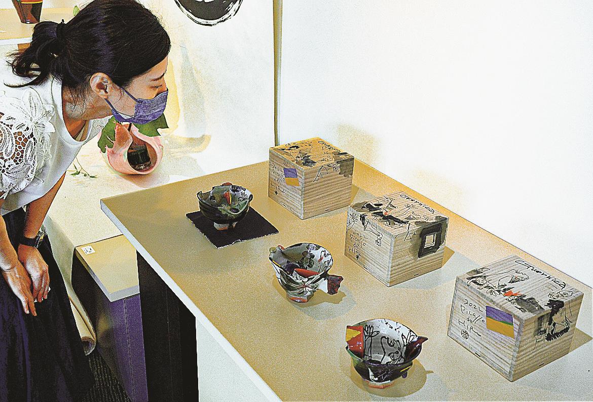 反戦の思い 茶わんに込め 安食ひろさん作品展 出雲 | 山陰中央新報デジタル