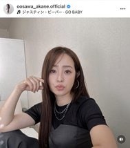 40歳・大沢あかね、“オフショル＆へそチラ”コーデ あふれる大人の色気