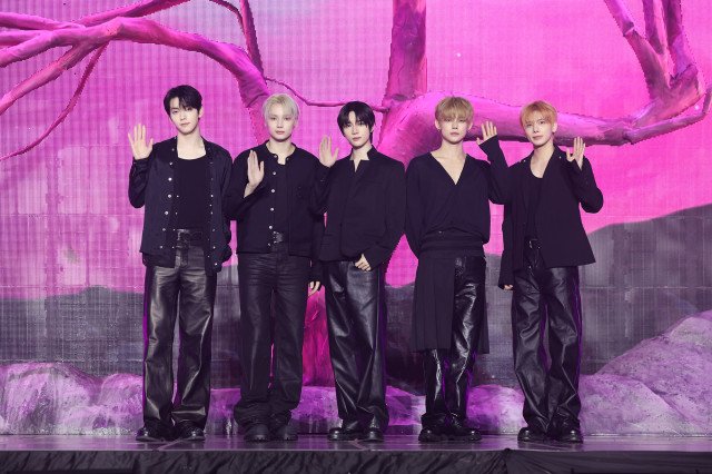 8thミニアルバム『7TH YEAR:A Moment of Stillness in the Thorns』メディアショーケースを開催したTOMORROW X TOGETHER(P)&(C)BIGHIT MUSIC