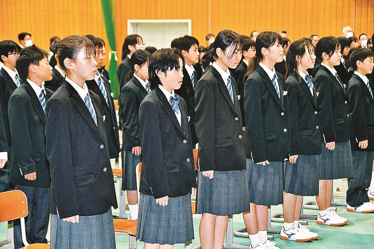 ジェンダーレス制服導入 大山町、中学3校で入学式 | 山陰中央新報デジタル
