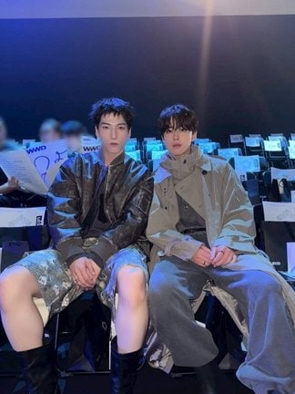 『SEOUL FASHION WEEK』に出席したJO1（左から）金城碧海、河野純喜（C）LAPONE ENTERTAINMENT