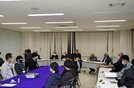 抽選直後、静かな空気が流れる開票所＝２３日午後８時５１分、知夫村役場