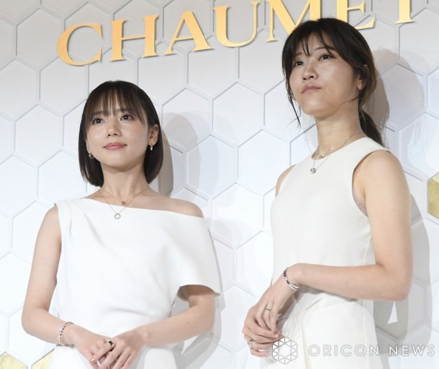 『ショーメ、自然美への賛歌』オープニングイベント・フォトコールに出席した（左から）齊藤京子、ヒコロヒー （C）ORICON NewS inc.