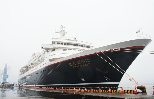 浜田港に寄港したクルーズ客船「にっぽん丸」＝浜田市熱田町、浜田港