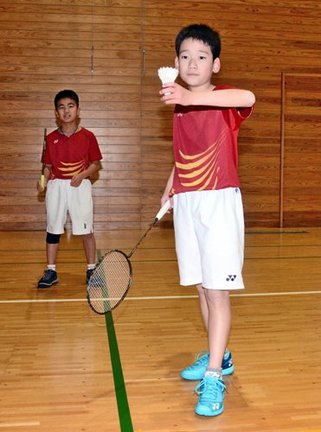 全国大会で３位に入ったおろちクラブの竹田悠希君（右）と加本逸真君＝出雲市上塩冶町、上塩冶スポーツセンター