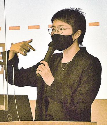 「LGBTQの話を入り口に、自分が何者なのかを知ることが大切」と話す松島彩さん=松江市千鳥町、ホテル白鳥