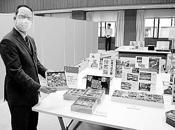 高島屋が発表した２０２２年正月のおせち＝１日、東京都中央区