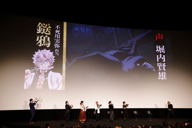 『劇場版「鬼滅の刃」無限城編 第一章 猗窩座再来』舞台挨拶の様子（左から）堀内賢雄、速水奨　(C)吾峠呼世晴／集英社・アニプレックス・ufotable