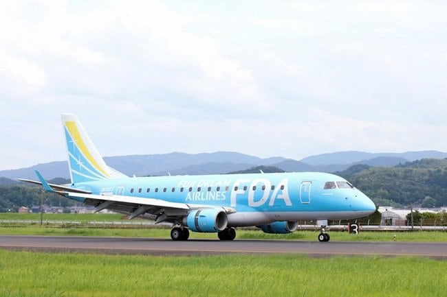 出雲空港（出雲市斐川町沖洲）に到着したＦＤＡの仙台便（資料）