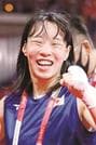 女子フェザー級で決勝進出を決め、笑顔で引き揚げる入江聖奈＝両国国技館