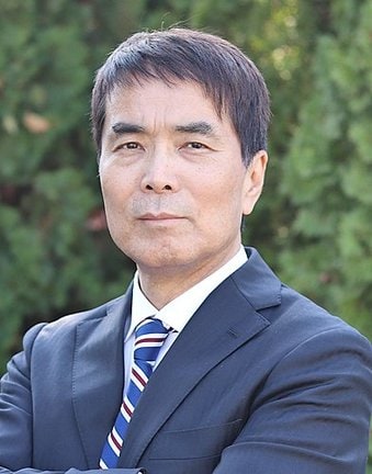 五味　洋治氏