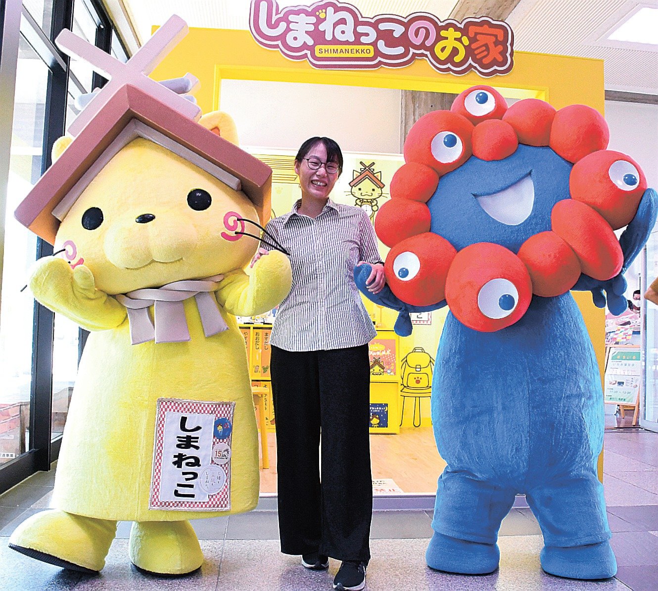 しまねっことミャクミャク 松江で異色コラボ撮影会 | 山陰中央新報デジタル