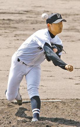 安来打線を抑え完封した浜田の橋本祐介＝松江市営野球場