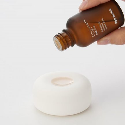 「無印良品週間」でチェックしたい定番アイテムを厳選（写真は無印良品 アロマストーン 皿付・白 直径65×30mm：Amazon出典）