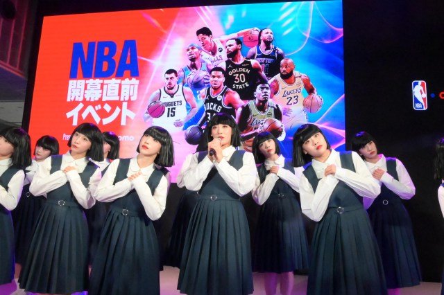 NBA開幕直前イベントに登場したアバンギャルディ