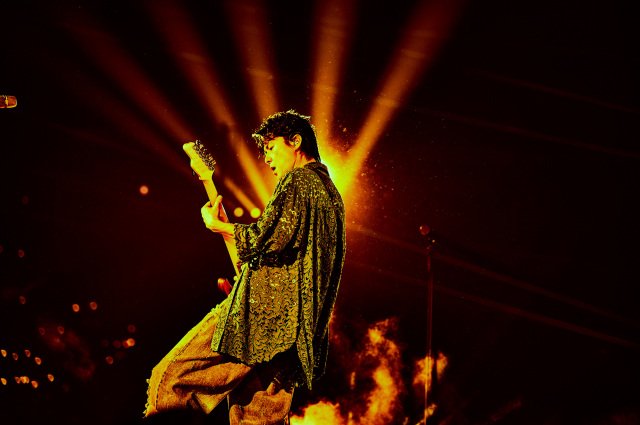 福山雅治、35周年ツアー完走　ファイナルの福岡公演で響かせた「未熟者」の“SOUL”