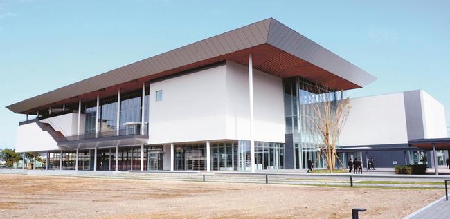 完成した鳥取県立美術館＝倉吉市駄経寺町