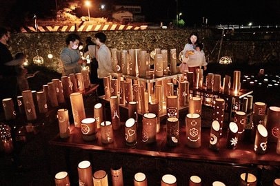 竹灯籠1500個 優しい光で地域照らす 益田市、横田中学校 | 山陰