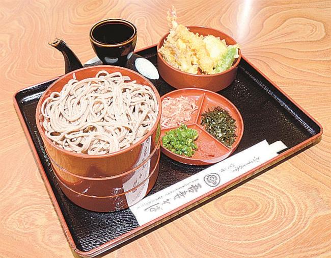 提供が始まった新そば＝島根県奥出雲町三成、吾妻そば