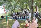 ５月の山城祭で山頂まで登った三沢小学校の児童ら＝島根県奥出雲町三沢、要害山