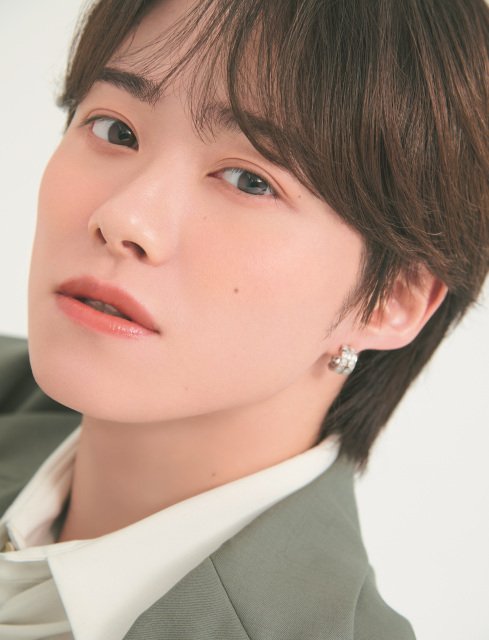 なにわ男子・大橋和也、甘え顔＆もちもち美肌に限界接近 『美的』表紙