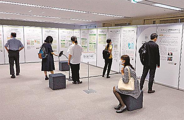 新発見資料を含め、サンフランシスコ平和条約についての資料を展示する企画展＝東京・霞が関、領土・主権展示館