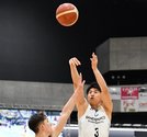 第１クオーター、島根の安藤誓哉がシュートを放つ＝宇都宮市、日環アリーナ栃木メインアリーナ 