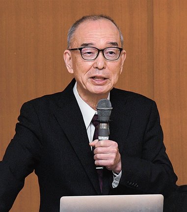 「がん」について講演する磯和理貴副院長＝出雲市今市町、パルメイト出雲