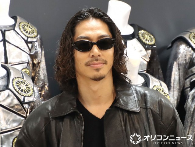 歴代衣装を前にしみじみ語ったEXILE・AKIRA （C）ORICON NewS inc.