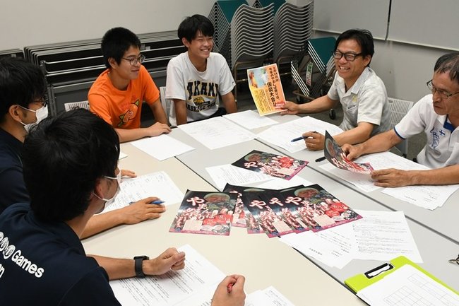 石見やまんば祭りに向け、準備を進める実行委員会のメンバーら＝島根県邑南町内