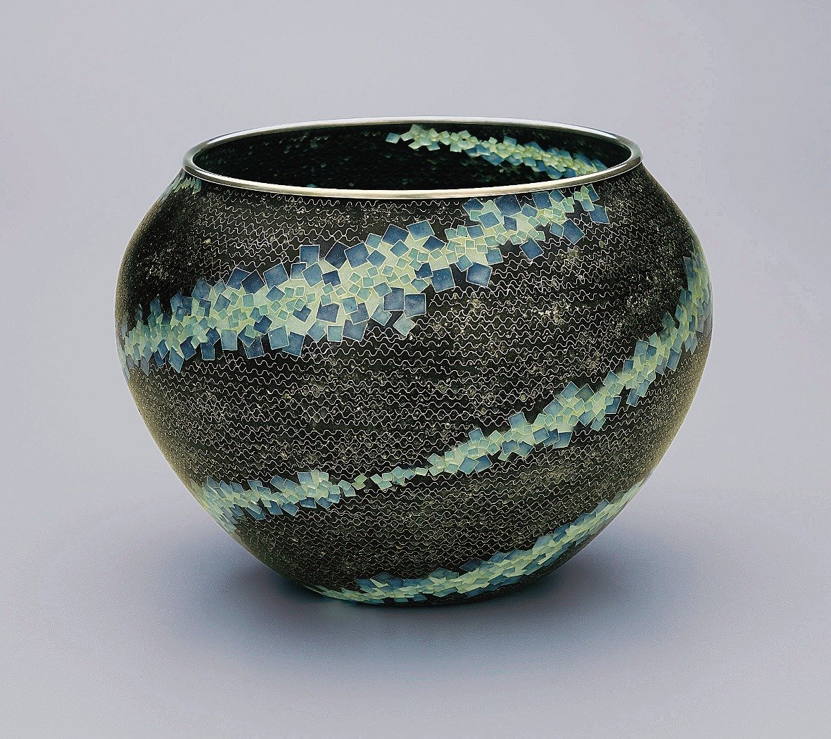 第71回日本伝統工芸展 諸工芸 省胎七宝鉢「宙Ⅳ」 松本 三千子（松江