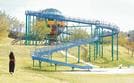 複合遊具「オロチランド」が目を引くみなり遊園地＝島根県奥出雲町三成