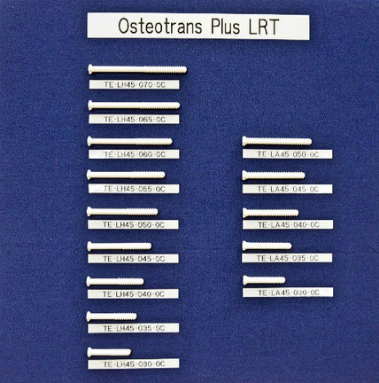 新たに開発した人工骨ネジ=出雲市塩冶町、島根大医学部