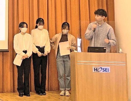 松江観光の活性化策を発表する学生=東京都千代田区、法政大市ヶ谷キャンパス